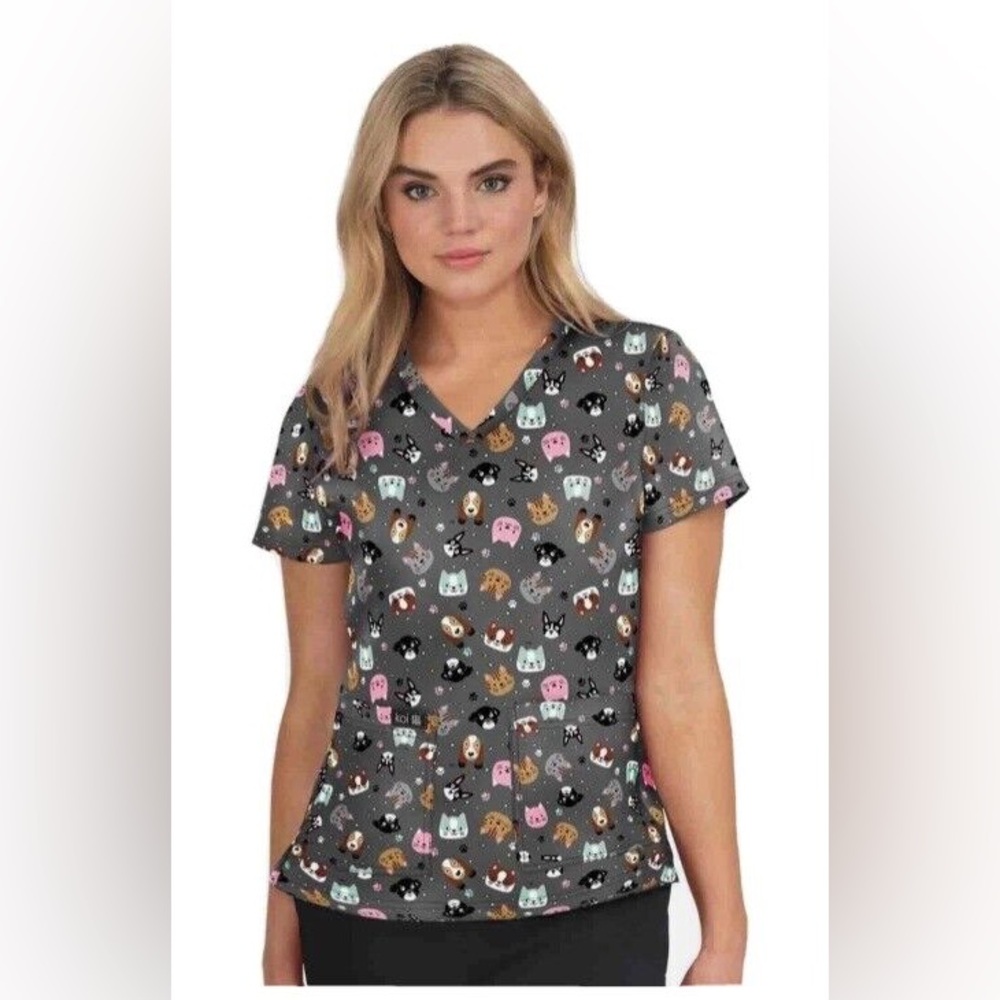Koi Basics scrub top. Medium